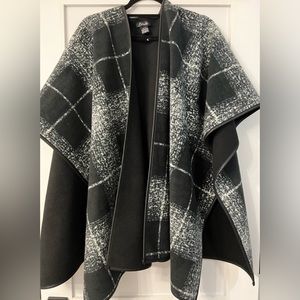 E Studio poncho